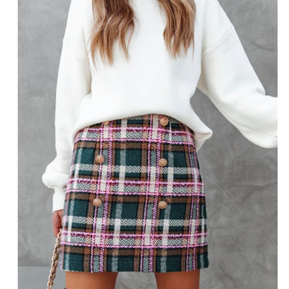 Skirt with buttons